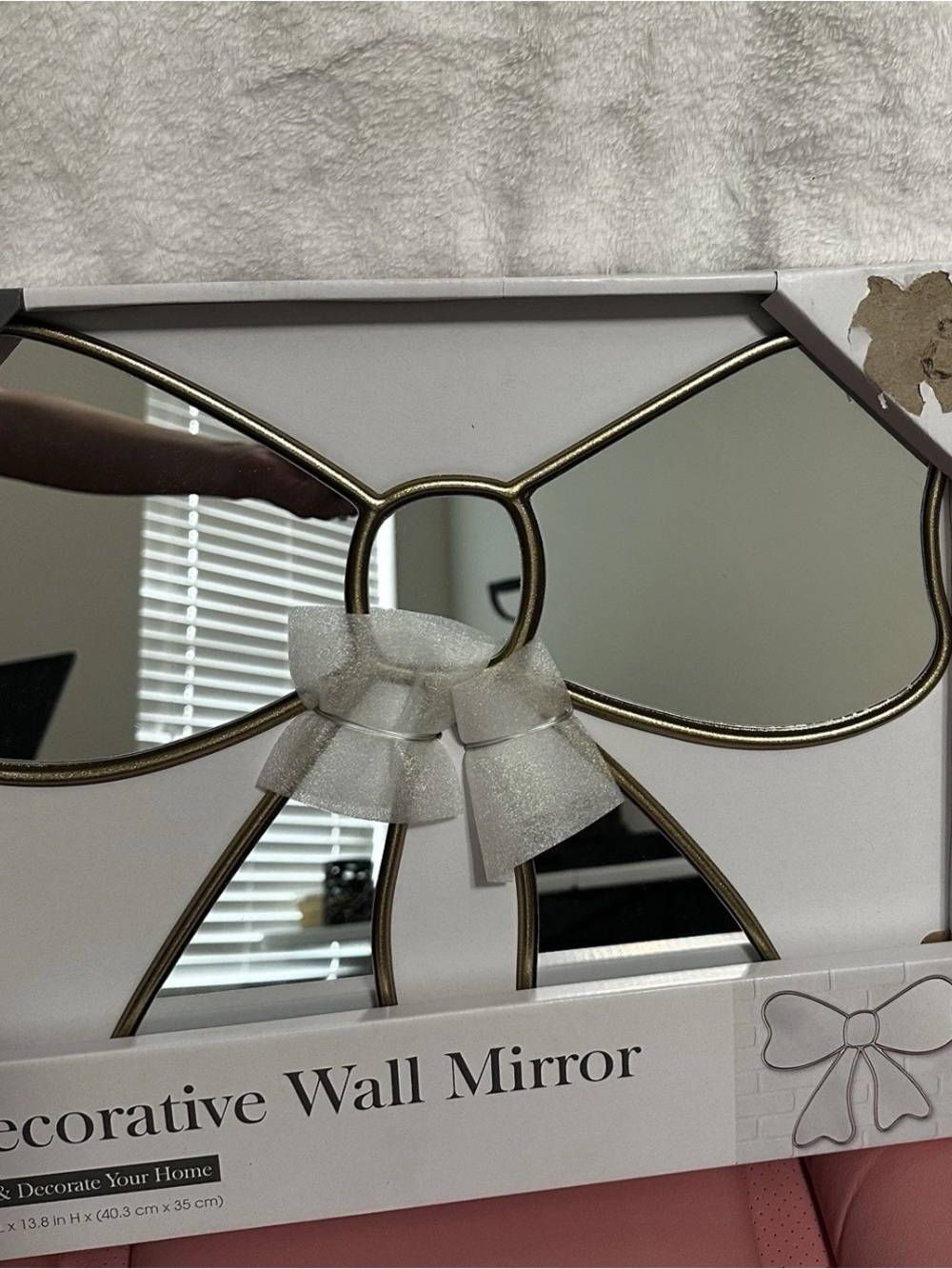 Decorative Bow Wall Mirror in Gold and White